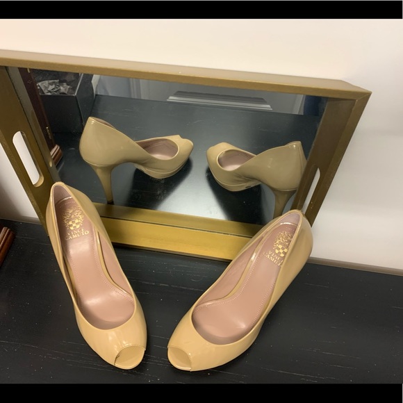 Vince Camuto nude heels - Picture 2 of 3